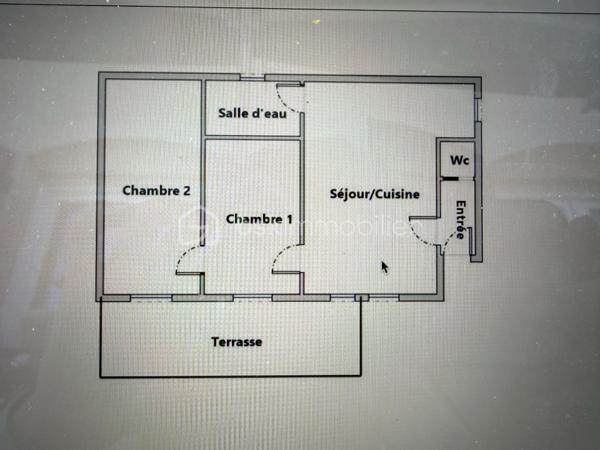 Je vous invite à venir découvrir cet appartement idéalement placé.
Dans un environnement calme , à proximité du centre ville de Boulay-Moselle (2min à pied) 
Il vous proposera:
une pièce de vie ouverte sur une cuisine aménagée,
une salle d'eau récente
deux chambres.

Pour votre confort une jolie terrasse.
On y retrouve deux grand garages , un grand espace stockage buanderie.

Quelque photos en fin d'annonce pour vous projeter dans cet appartement situé au calme.
Contacter moi directement par téléphone pour tout renseignements et demande de visite.