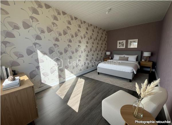Je vous invite à venir découvrir cet appartement idéalement placé.
Dans un environnement calme , à proximité du centre ville de Boulay-Moselle (2min à pied) 
Il vous proposera:
une pièce de vie ouverte sur une cuisine aménagée,
une salle d'eau récente
deux chambres.

Pour votre confort une jolie terrasse.
On y retrouve deux grand garages , un grand espace stockage buanderie.

Quelque photos en fin d'annonce pour vous projeter dans cet appartement situé au calme.
Contacter moi directement par téléphone pour tout renseignements et demande de visite.