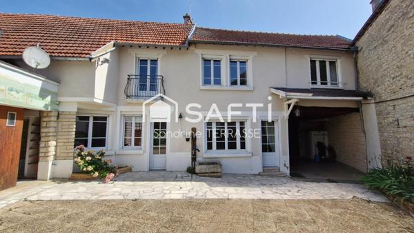 MAISON DE VILLAGE EN PIERRE AVEC 200 M² STOCKAGE