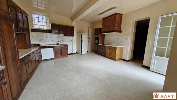 MAISON DE VILLAGE EN PIERRE AVEC 200 M² STOCKAGE