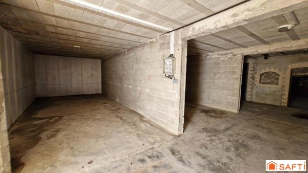 MAISON DE VILLAGE EN PIERRE AVEC 200 M² STOCKAGE