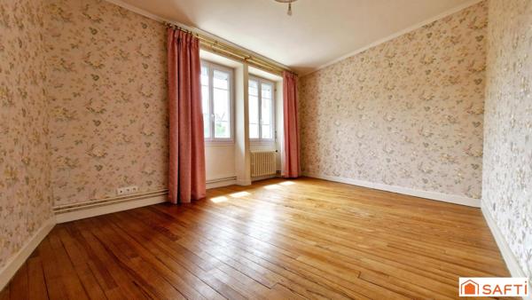 MAISON DE VILLAGE EN PIERRE AVEC 200 M² STOCKAGE