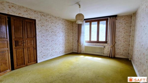 MAISON DE VILLAGE EN PIERRE AVEC 200 M² STOCKAGE