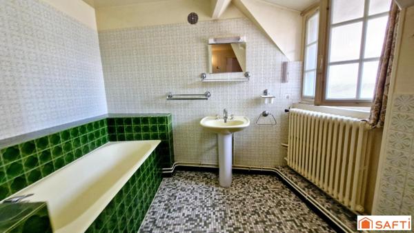 MAISON DE VILLAGE EN PIERRE AVEC 200 M² STOCKAGE