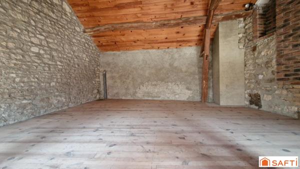 MAISON DE VILLAGE EN PIERRE AVEC 200 M² STOCKAGE