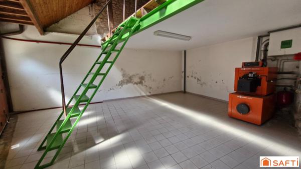 MAISON DE VILLAGE EN PIERRE AVEC 200 M² STOCKAGE