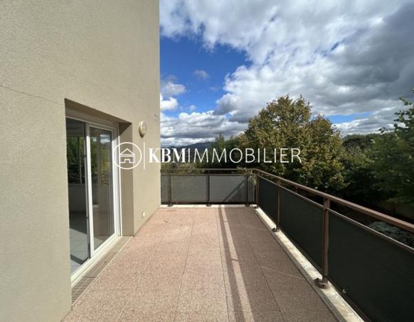 APPARTEMENT DE 91M2 - RESIDENCE AU CALME AVEC PISCINE - LA BAUME LOUBIERE