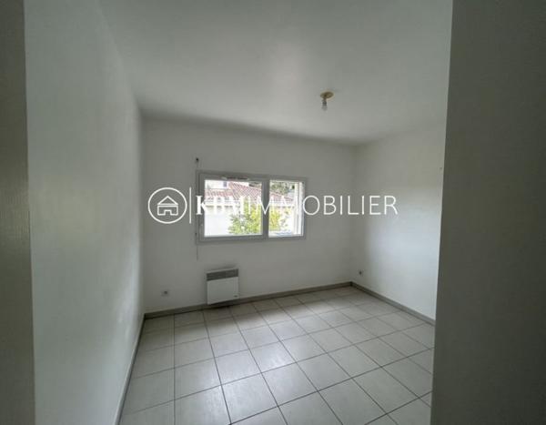 APPARTEMENT DE 91M2 - RESIDENCE AU CALME AVEC PISCINE - LA BAUME LOUBIERE