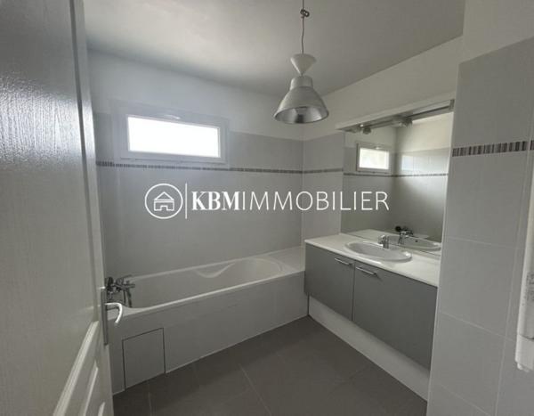 APPARTEMENT DE 91M2 - RESIDENCE AU CALME AVEC PISCINE - LA BAUME LOUBIERE