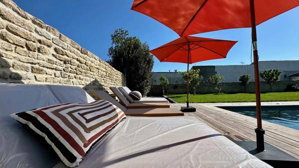 Une demeure de rêve, un village secret.