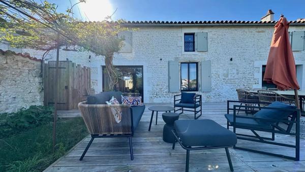 Une demeure de rêve, un village secret.