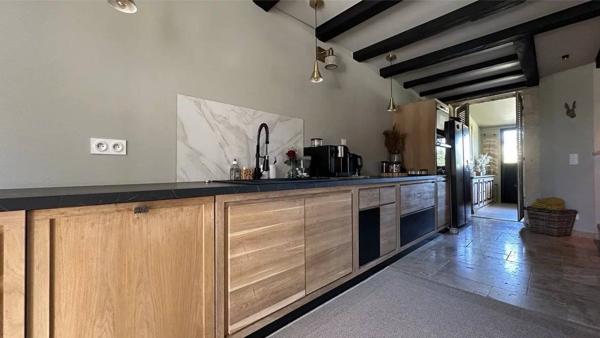 Une demeure de rêve, un village secret.