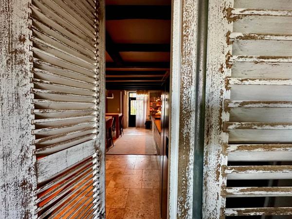 Une demeure de rêve, un village secret.