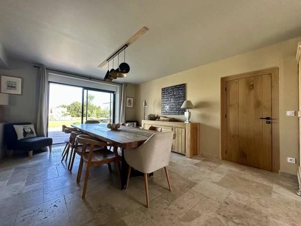 Une demeure de rêve, un village secret.