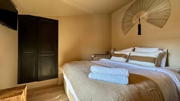 Une demeure de rêve, un village secret.