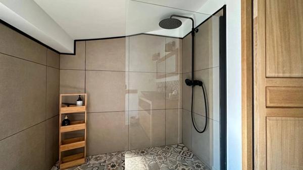 Une demeure de rêve, un village secret.