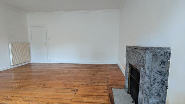 Morlais hypercentre, rue piétonne : appartement alliant charme et luminosité au 3ème étage