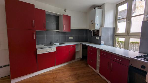 Morlais hypercentre, rue piétonne : appartement alliant charme et luminosité au 3ème étage