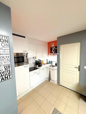 APPARTEMENT BORD DE MER 40 m GARAGE PARKING BALCON