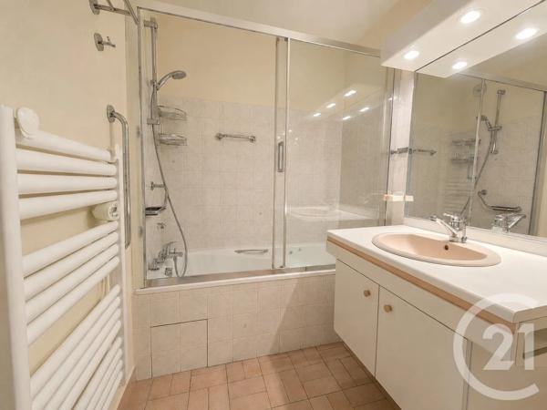 Appartement T3 à vendre  4 pièces - 82,86 m 2   AIX LES BAINS  - 73