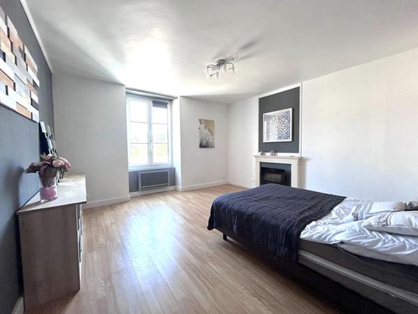 Fleuré (entre Poitiers et Civaux) - maison rénovée 2 chambres + grenier aménageable