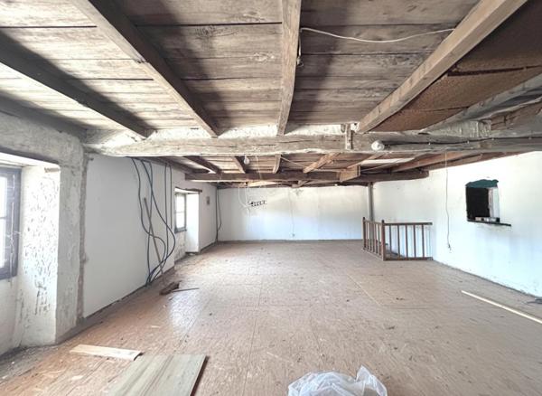 Fleuré (entre Poitiers et Civaux) - maison rénovée 2 chambres + grenier aménageable