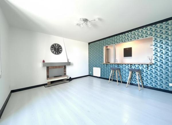 Fleuré (entre Poitiers et Civaux) - maison rénovée 2 chambres + grenier aménageable