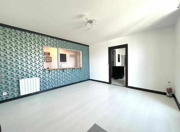 Fleuré (entre Poitiers et Civaux) - maison rénovée 2 chambres + grenier aménageable