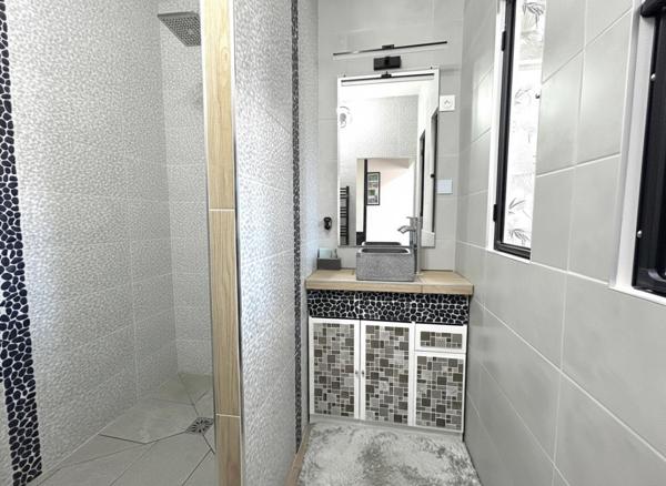 Fleuré (entre Poitiers et Civaux) - maison rénovée 2 chambres + grenier aménageable