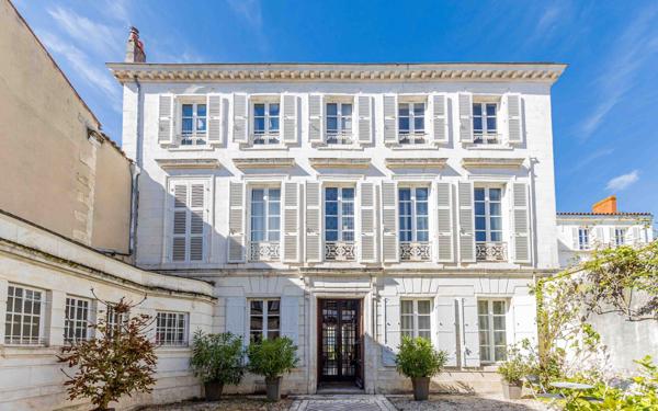 Maison à vendre    6 pièces • 430 m2 La Rochelle