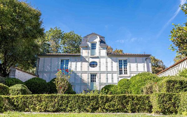 Maison à vendre    6 pièces • 430 m2 La Rochelle