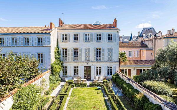 Maison à vendre    6 pièces • 430 m2 La Rochelle