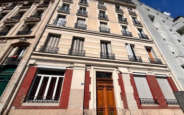 Appartement à vendre    2 pièces • 49,90 m2 Paris 17