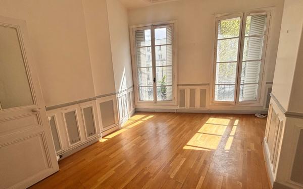 Appartement à vendre    2 pièces • 49,90 m2 Paris 17