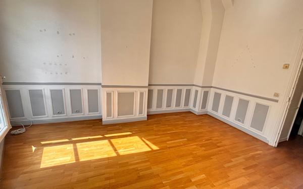 Appartement à vendre    2 pièces • 49,90 m2 Paris 17