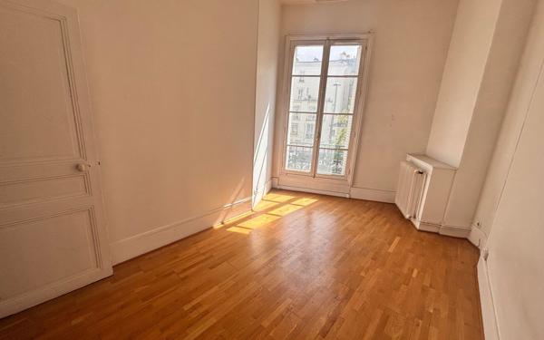 Appartement à vendre    2 pièces • 49,90 m2 Paris 17