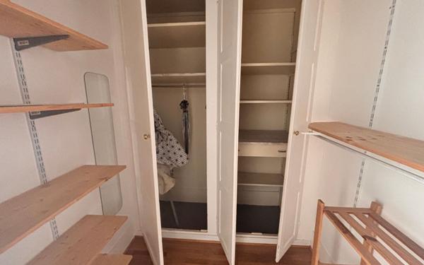 Appartement à vendre    2 pièces • 49,90 m2 Paris 17