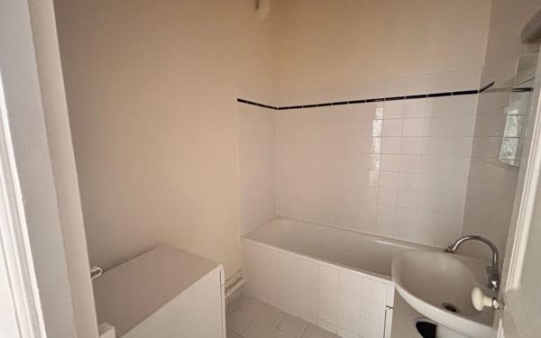 Appartement à vendre    2 pièces • 49,90 m2 Paris 17