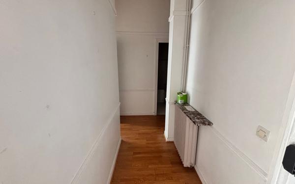 Appartement à vendre    2 pièces • 49,90 m2 Paris 17