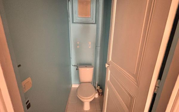 Appartement à vendre    2 pièces • 49,90 m2 Paris 17