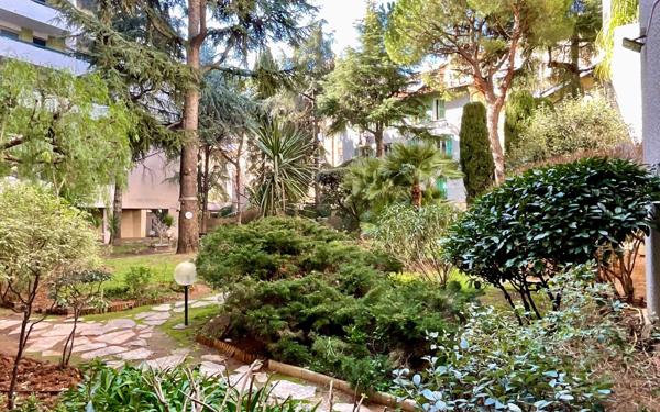 Appartement à vendre    1 pièce • 28 m2 Nice