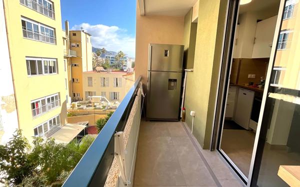 Appartement à vendre    1 pièce • 28 m2 Nice