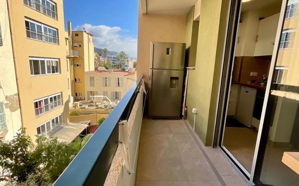 Appartement à vendre    1 pièce • 28 m2 Nice