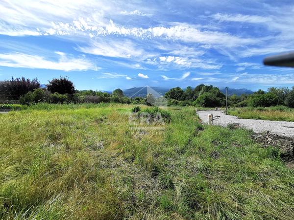 A vendre terrain à bâtir à la Bâtie Neuve.