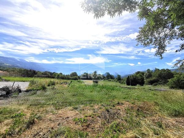 A vendre terrain à bâtir à la Bâtie Neuve.