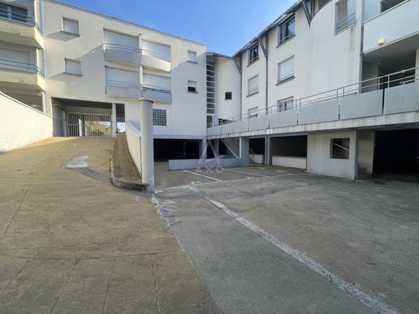 Place de parking dans une résidence sécurisée, quartier Cleunay, 73-75 bd de la Guérinais , proche de la Clinique de la Sagesse.