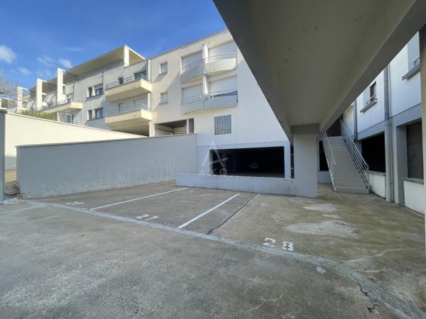 Place de parking dans une résidence sécurisée, quartier Cleunay, 73-75 bd de la Guérinais , proche de la Clinique de la Sagesse.