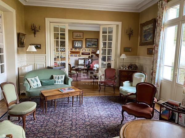 20630 - En centre ville grande maison bourgeoise à vendre en viager