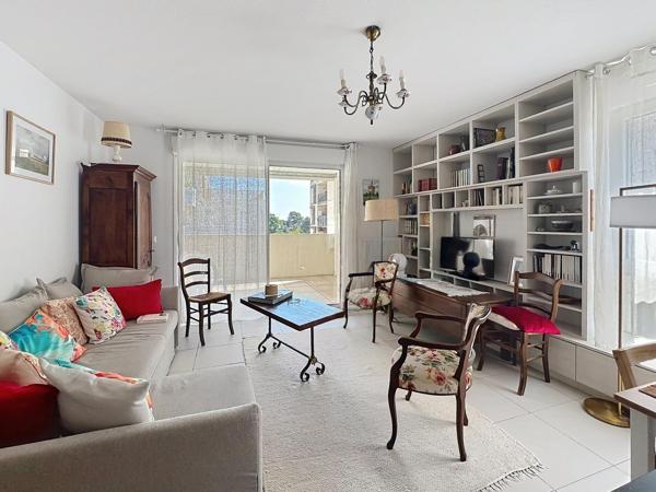 Appartement 2 chambres - Lumineux avec terrasse - Parking