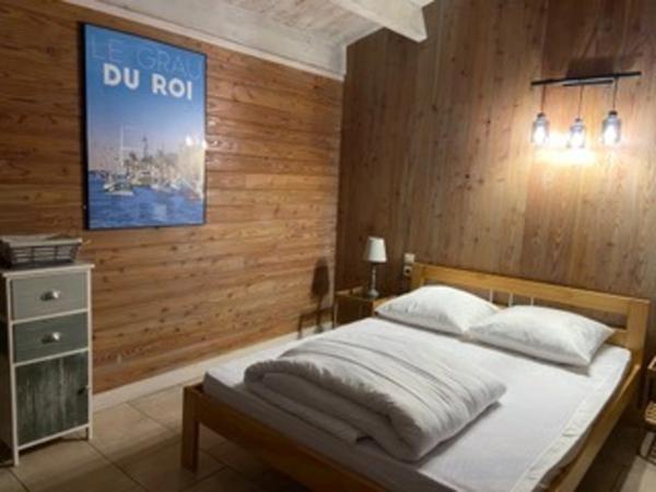 LE CHATEAU D'OLERON (17), À Vendre ensemble immobilier de rapport de 188m² 3 meublés de tourisme T3, 9 pièces